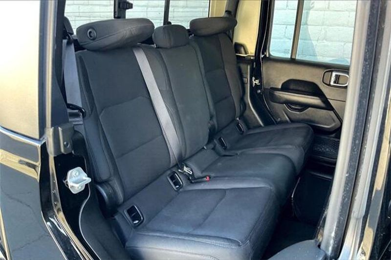 2023 Jeep Gladiator OverlandImage 26