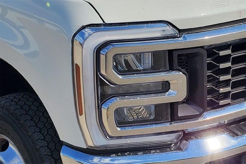 2024 Ford F-350 Lariat photo 3
