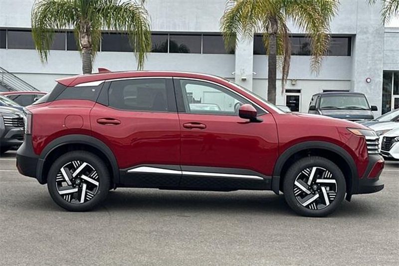 New 2025 Nissan Kicks SVImage 2