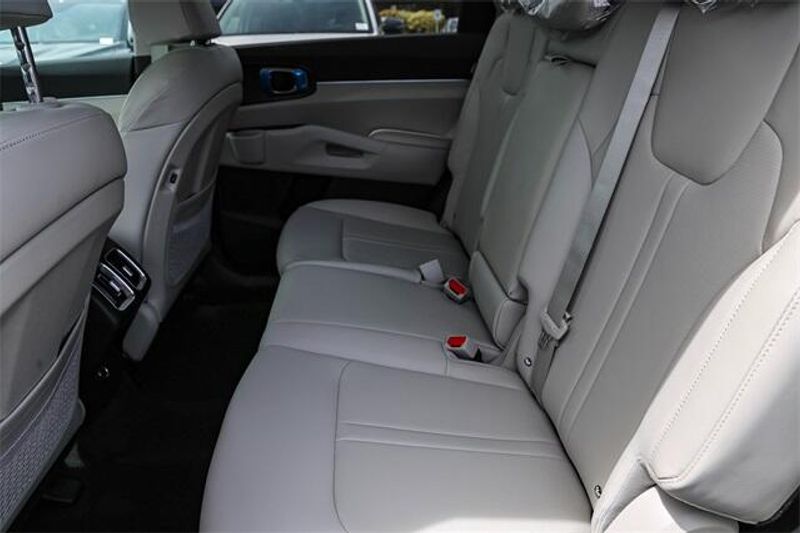 New 2025 Kia Sorento SImage 9