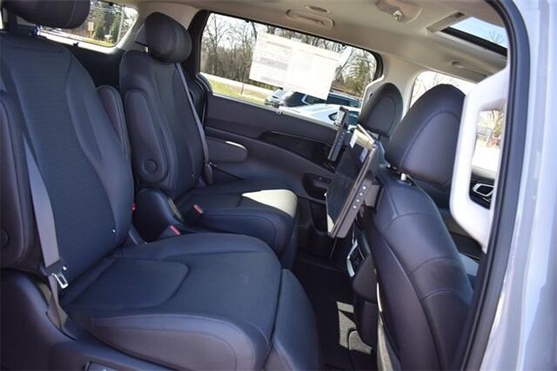 New 2025 Kia Carnival SX PrestigeImage 15