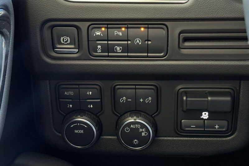 Used 2023 Chevrolet Suburban RSTImage 34