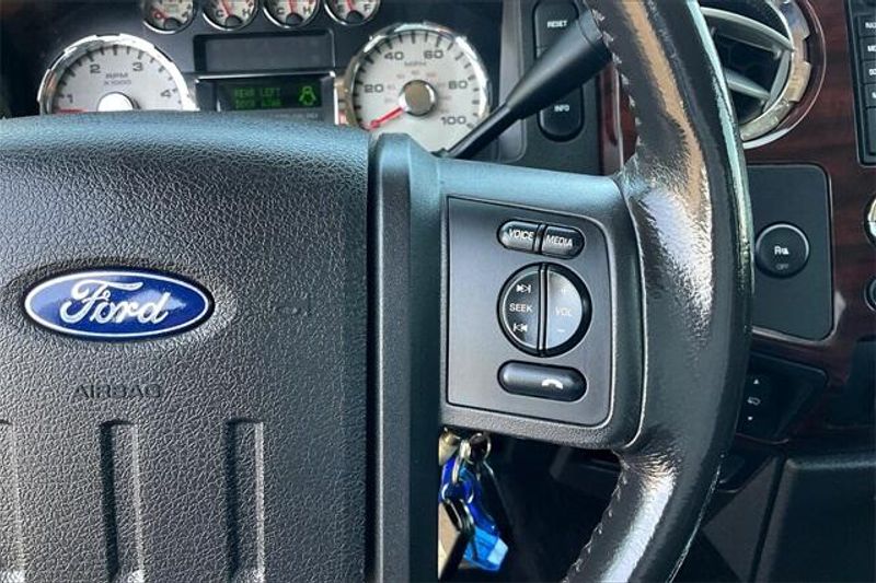 2009 Ford F-350 LariatImage 19