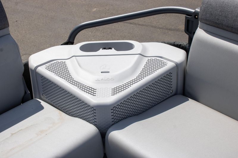 NEW 2026 SEADOO SWITCH SPORT 18 300HP TECH PACKAGE WITH PAINTED TRAILER Image 19