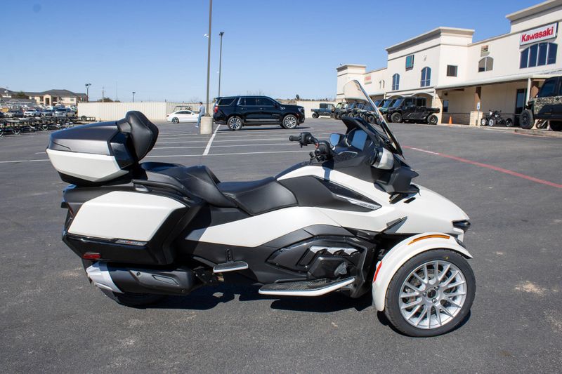 NEW 2026 CAN-AM SPYDER RT LIMITED Image 5