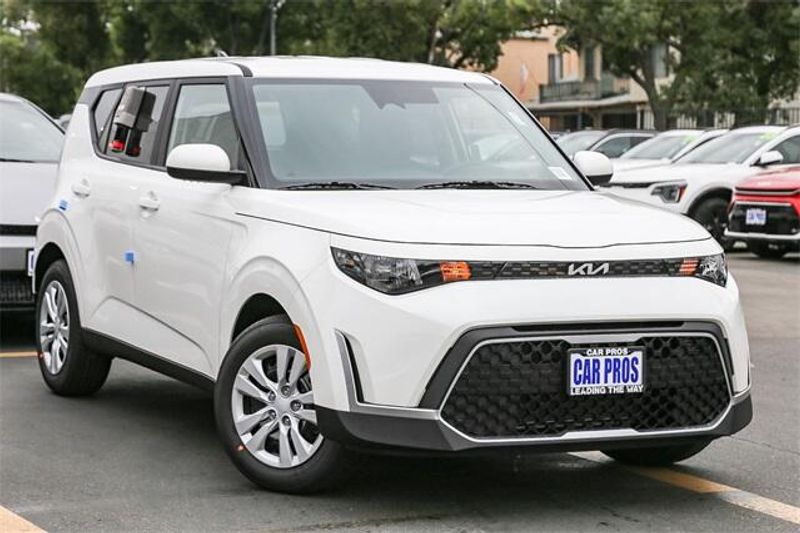 2025 Kia Soul LXImage 2