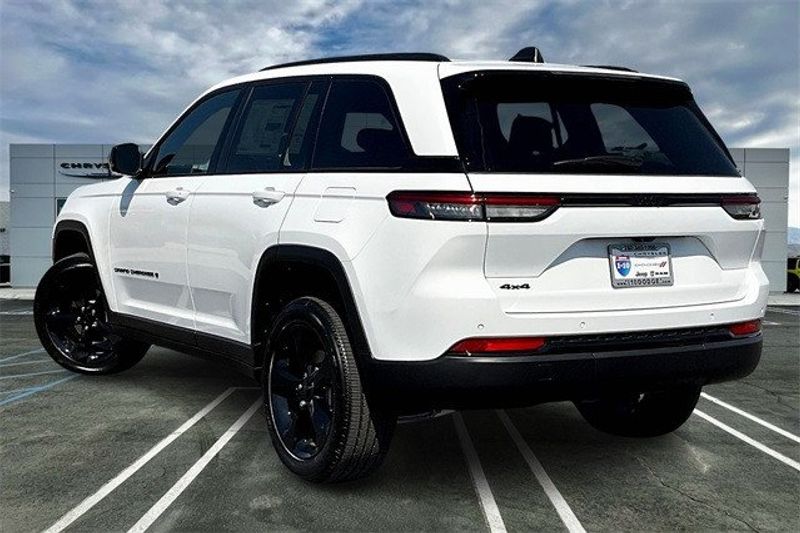 2024 Jeep Grand Cherokee Altitude X 4x4Image 2