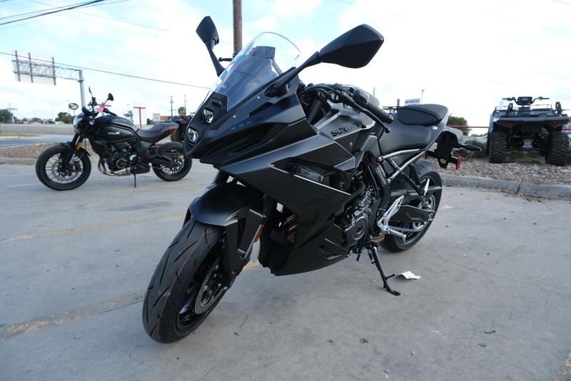 2025 SUZUKI GSX8R in a BLACK exterior color. Family PowerSports (877) 886-1997 familypowersports.com 