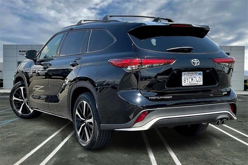 2021 Toyota Highlander XSEImage 10