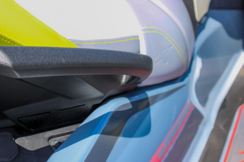 2025 SEADOO RXPX 325 WITH SOUND SYSTEM ICE METAL AND MANTA GREEN Image 35