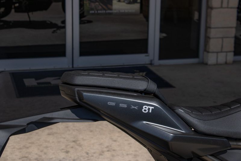 NEW 2026 SUZUKI GSX8T Image 10
