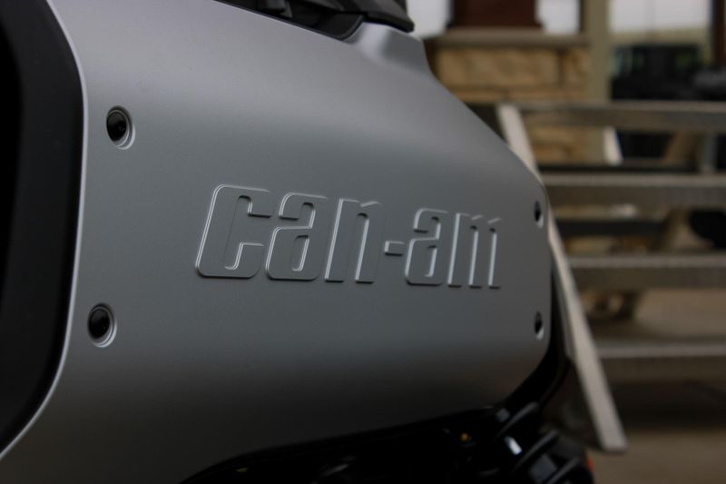 2025 Can-Am CANYON XT STERLING SILVER SATIN Image 9