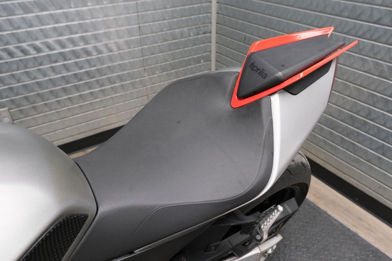 USED 2022 APRILIA RSV4 1100 Image 16