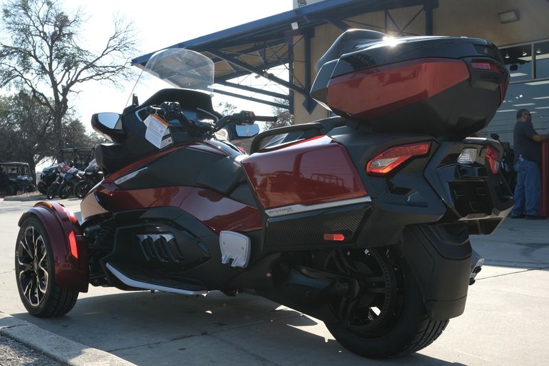 2025 Can-Am SPYDER RT LIMITED DEEP MARSALA METALLIC WITH PLATINUM ACCENTSImage 16