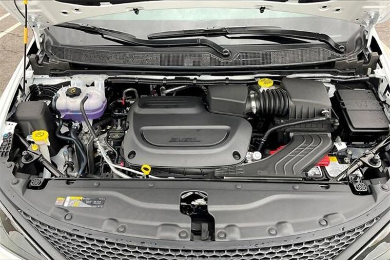 New 2026 Chrysler Voyager LxImage 9