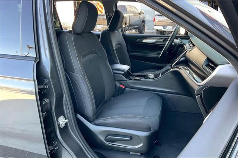 2022 Jeep Grand Cherokee L LaredoImage 6