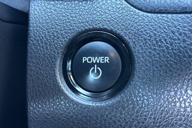 Used 2025 Toyota Camry SEImage 20