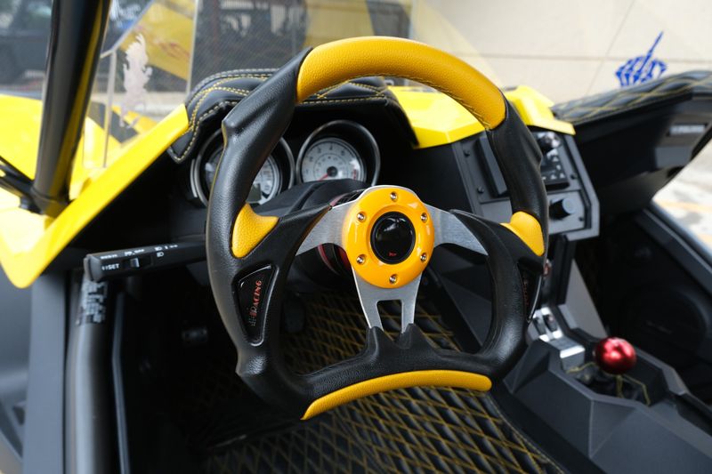 2019 Polaris SLINGSHOT SL ICON 49ST DAYTONA YELLOW Image 12