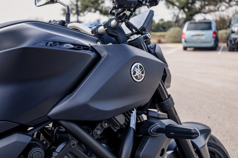 NEW 2025 YAMAHA MT07 Image 12