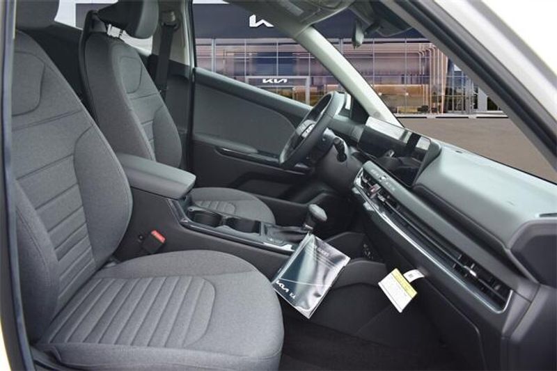 2025 Kia K4 EXImage 12