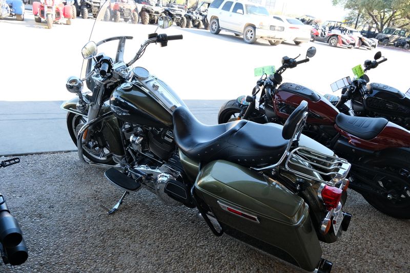 USED 2018 HARLEY ROAD KING Image 5
