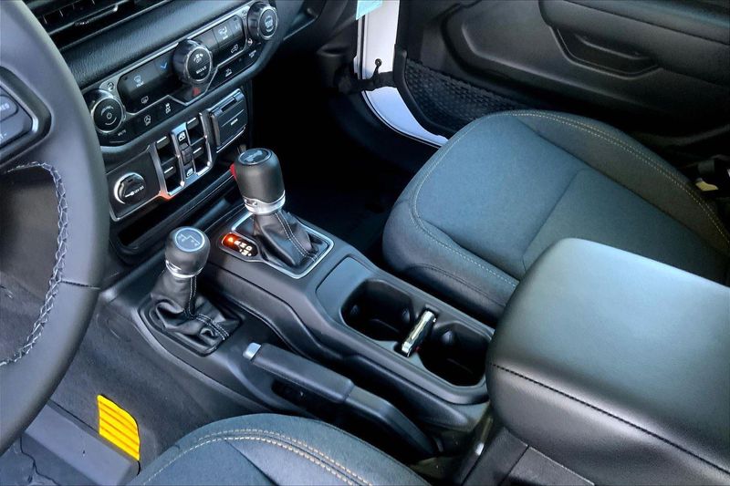 2025 Jeep Wrangler Unlimited Sport S photo 7