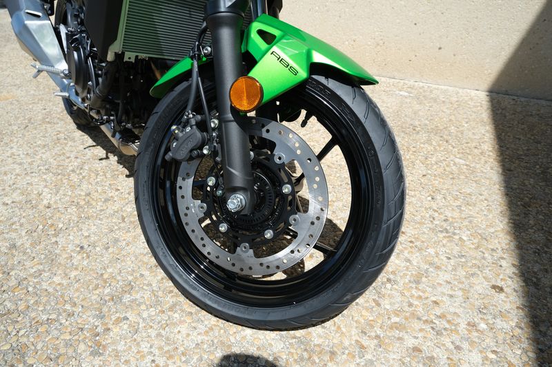 2024 Kawasaki Z500 ABS CANDY LIME GREEN AND METALLIC FLAT SPARK BLACK AND METALLIC GRAPHITE GRAYImage 11