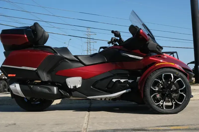 2025 Can-Am SPYDER RT LIMITED DEEP MARSALA METALLIC WITH PLATINUM ACCENTSImage 1