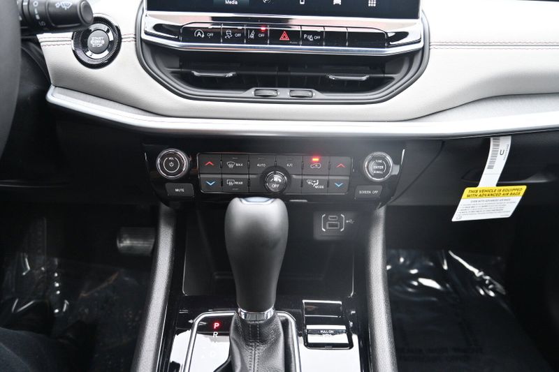 2025 Jeep Compass LimitedImage 28