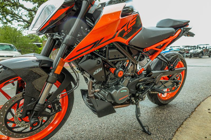 USED 2022 KTM DUKE 200 Image 6