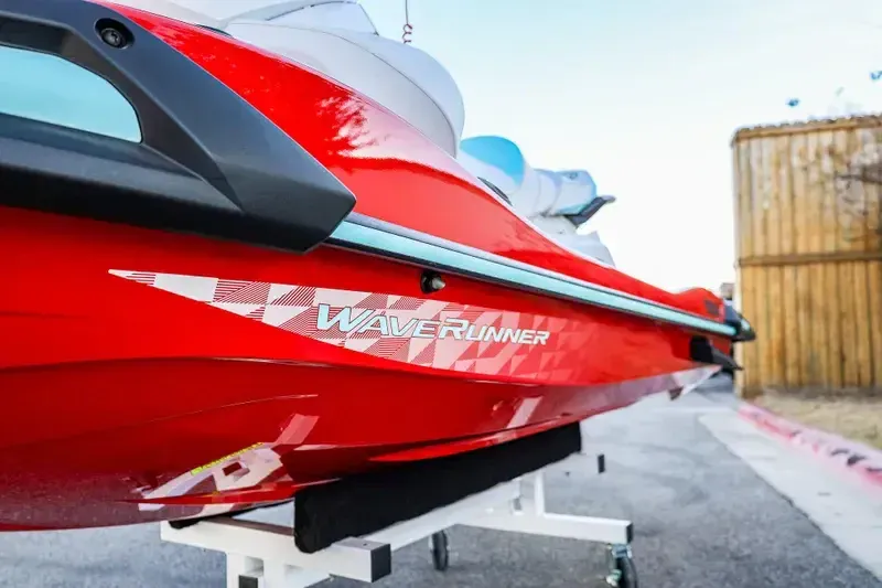 2025 Yamaha VX LIMITED TORCH RED Image 14