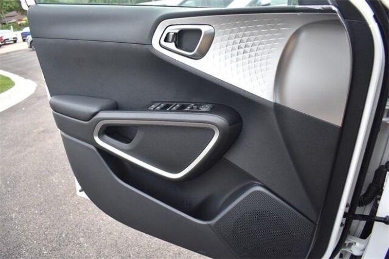 New 2025 Kia Soul LXImage 27