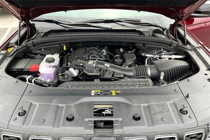 2025 Jeep Grand Cherokee L Laredo X 4x2Image 9