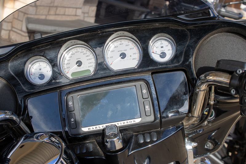 USED 2017 HARLEY STREET GLIDE SPECIAL Image 22