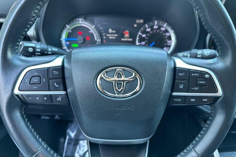 Used 2023 Toyota Highlander Hybrid LEImage 21