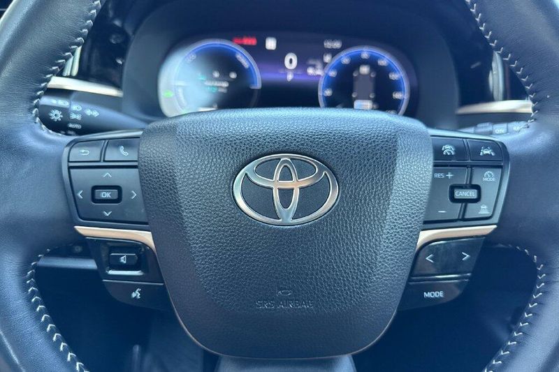 Used 2025 Toyota Crown Signia XLEImage 22