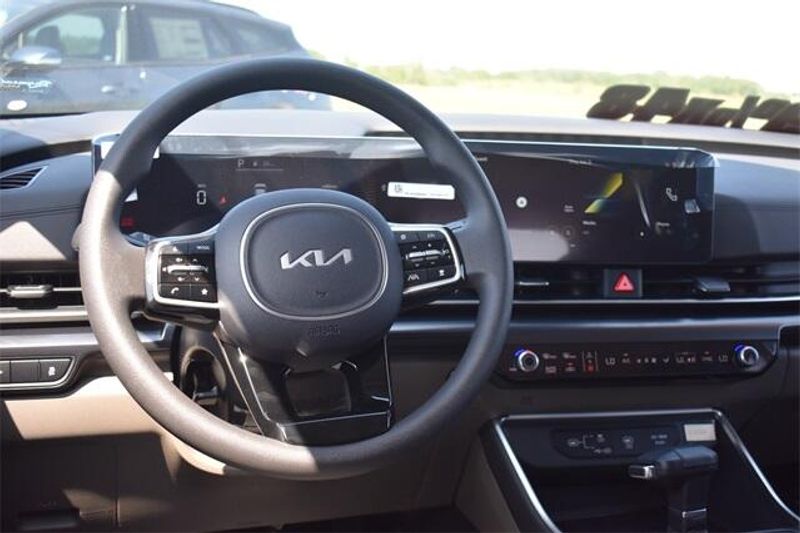 2025 Kia Carnival LXImage 17