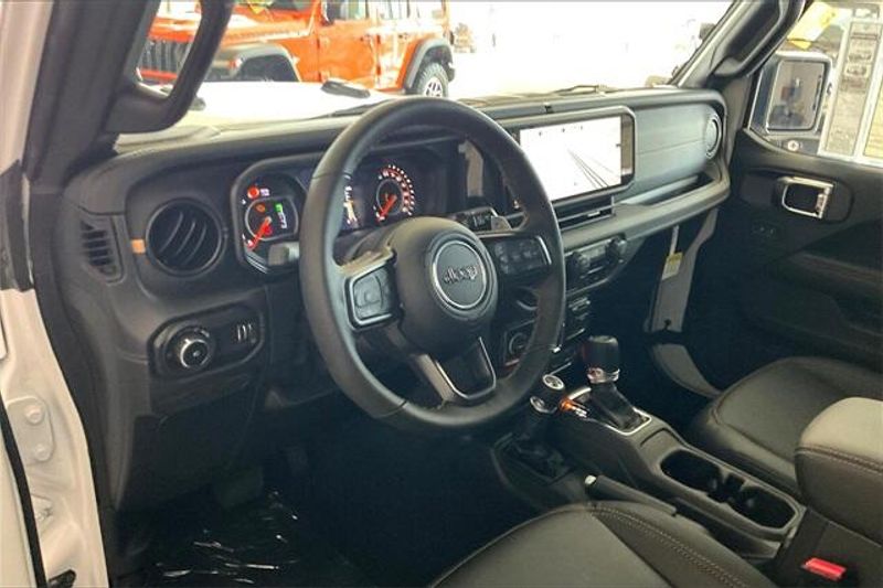 New 2025 Jeep Wrangler 4-door Rubicon 392Image 6