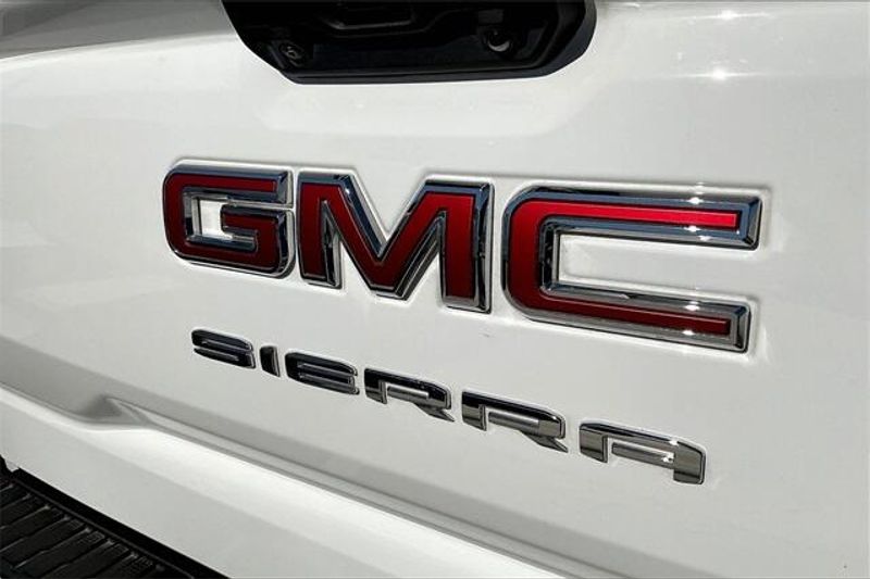 Used 2024 GMC Sierra 1500 ElevationImage 31