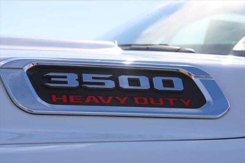 2023 RAM 3500 Chassis Cab Tradesman/SLTImage 12