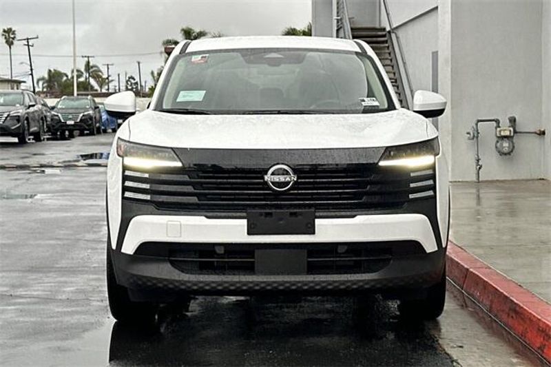 2025 Nissan Kicks SVImage 6