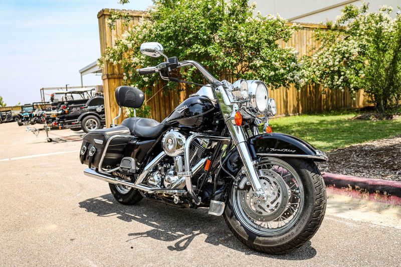 2007 HARLEY ROAD KING CLASSIC  BLACK Image 1