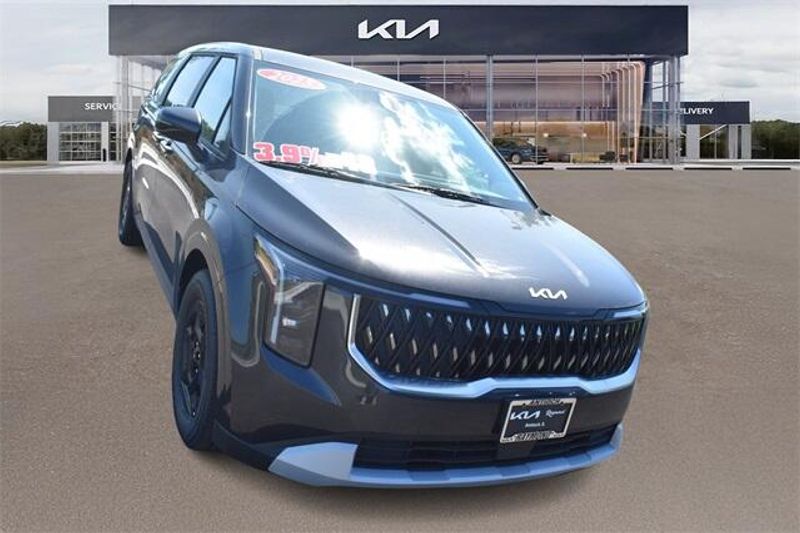 2025 Kia Carnival LXImage 9