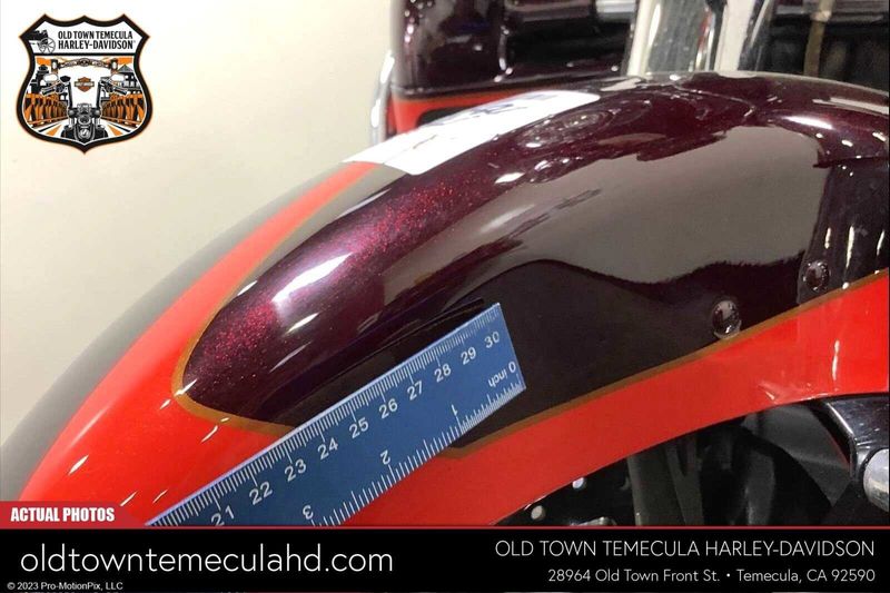 2017 Harley-Davidson Electra Glide in a BLK GNT/EL RED W/PINSTRIPE exterior color. BMW Motorcycles of Temecula – Southern California 951-395-0675 bmwmotorcyclesoftemecula.com 