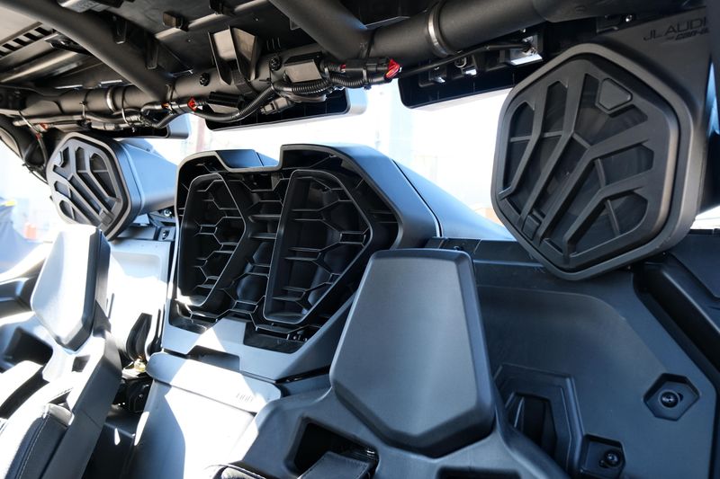 NEW 2026 CAN-AM MAVERICK R MAX X RC WITH SMARTSHOX 999T DCT Image 23