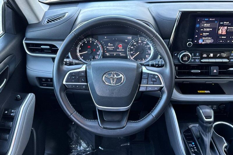 Used 2023 Toyota Highlander XLEImage 13