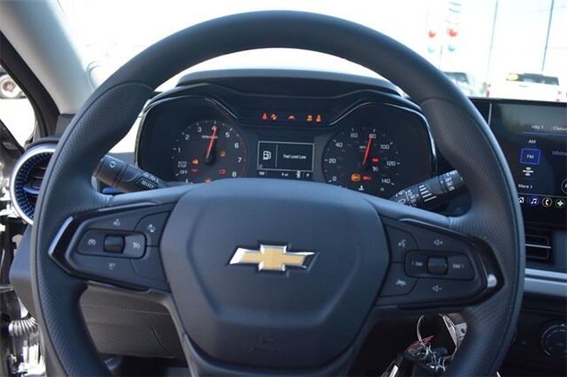 2025 Chevrolet Trax LSImage 23