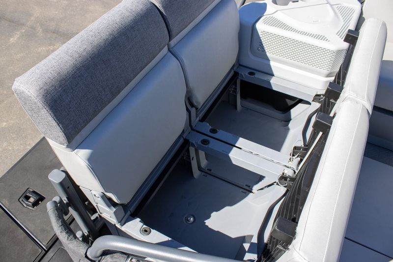 NEW 2026 SEADOO SWITCH CRUISE 21 300HP TECH PACKAGE WITH PAINTED TRAILER Image 25