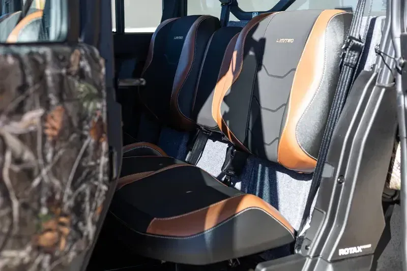 2025 Can-Am DEFENDER MAX LIMITED CAB HD10 WILDLAND CAMO Image 13