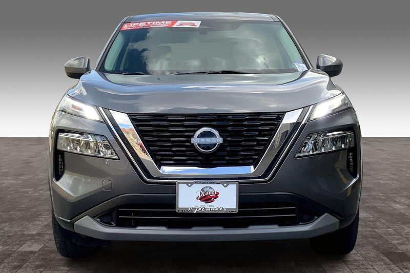 2023 Nissan Rogue SV photo 2